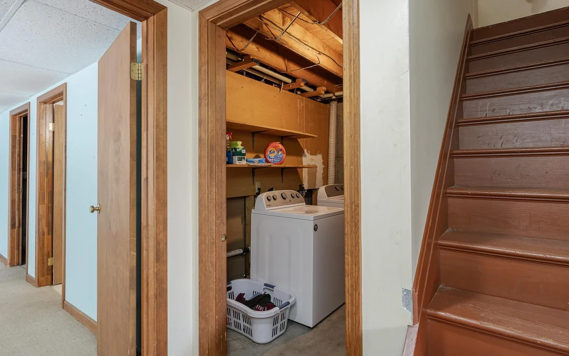 Photo of 521 County