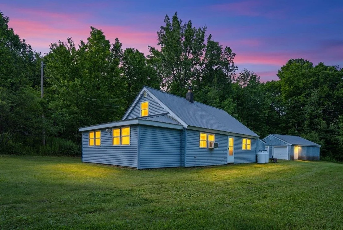 Photo of 3058 Perley