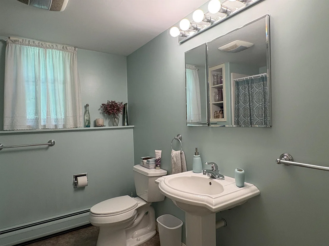 Photo of 301 Neal
