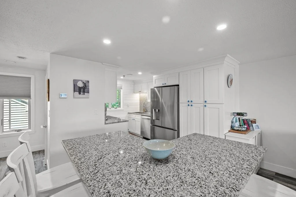 Photo of Unit 5 at 989 Ocean