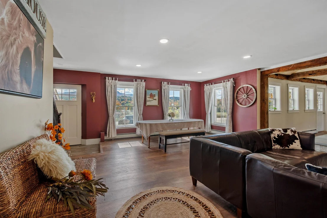 Photo of 2758 Main
