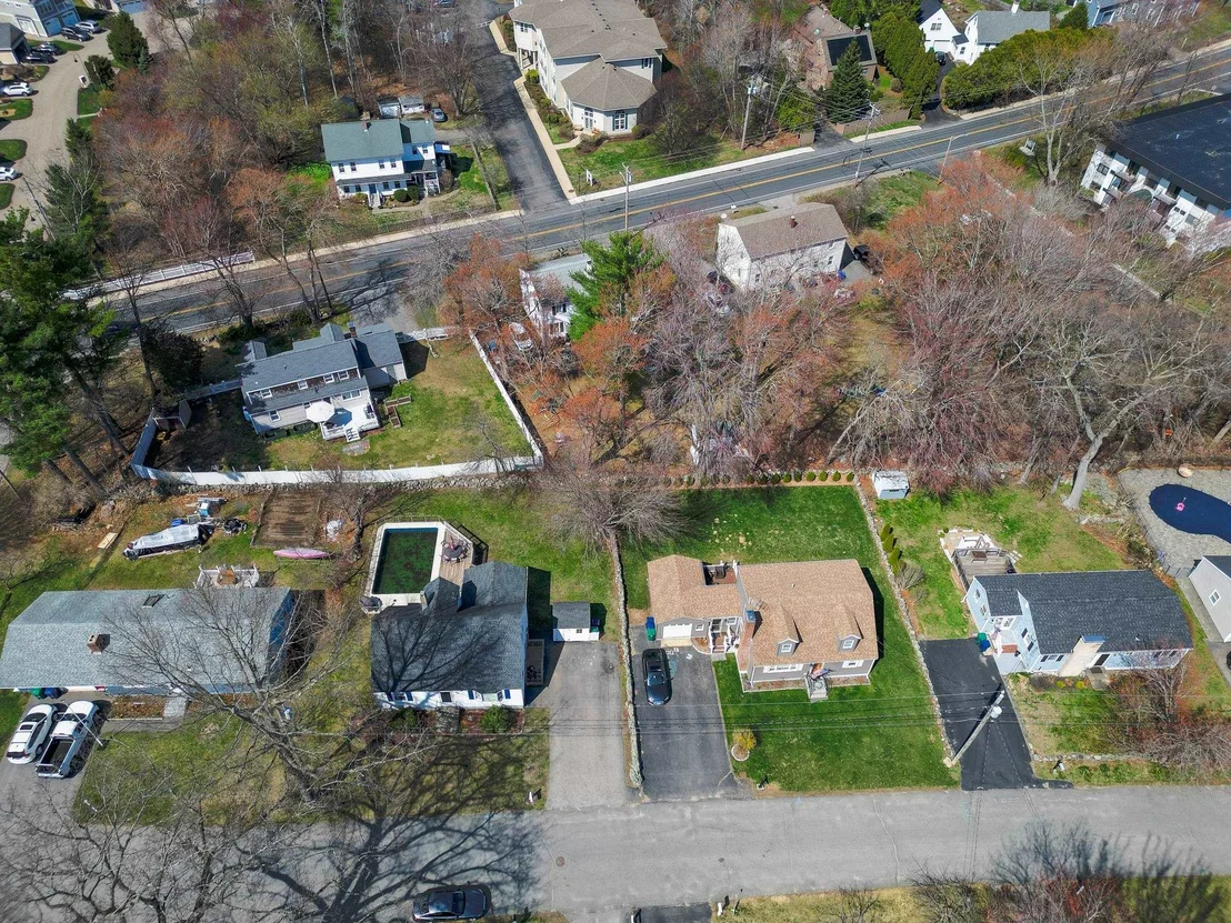 Photo of 4 Hutchinson