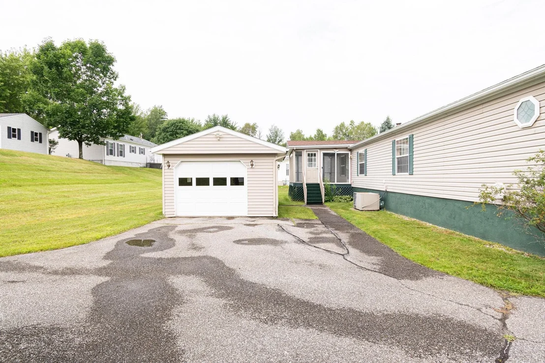 Photo of 611 Meadowbend
