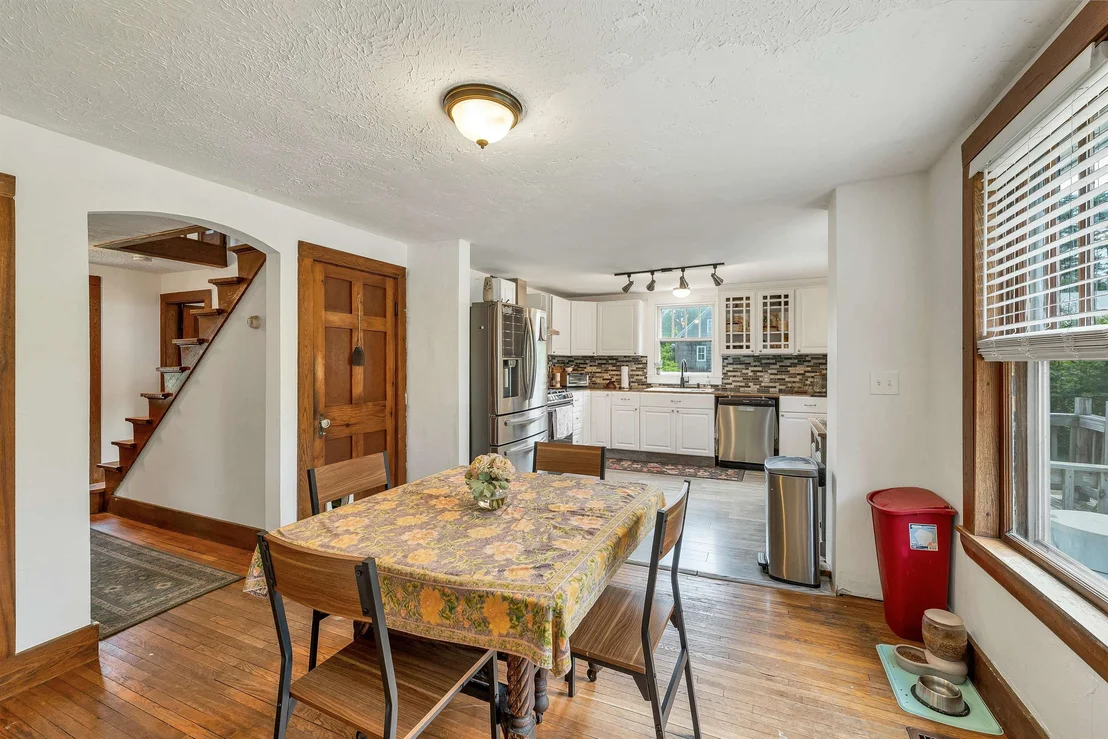 Photo of 652 West Side