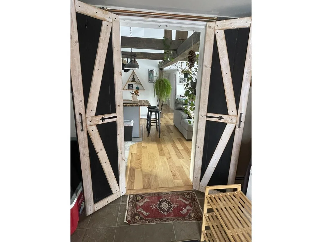 Photo of 2882 Perley