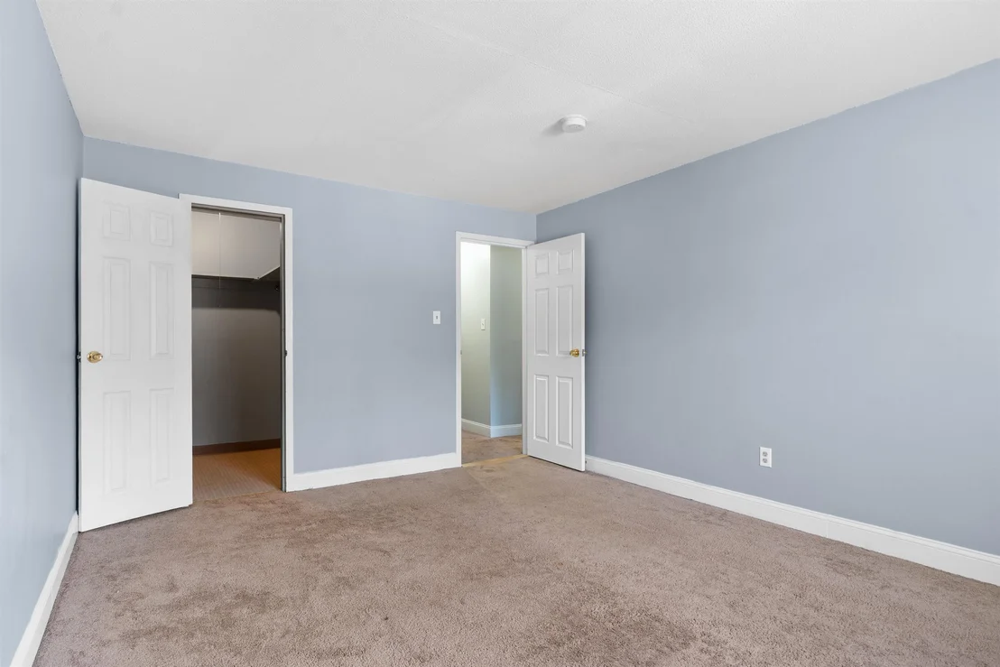 Photo of Unit 13 at 2 Silvestri