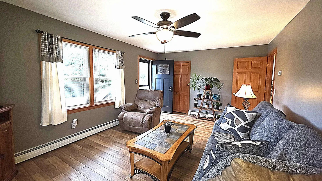 Photo of 11 Charron