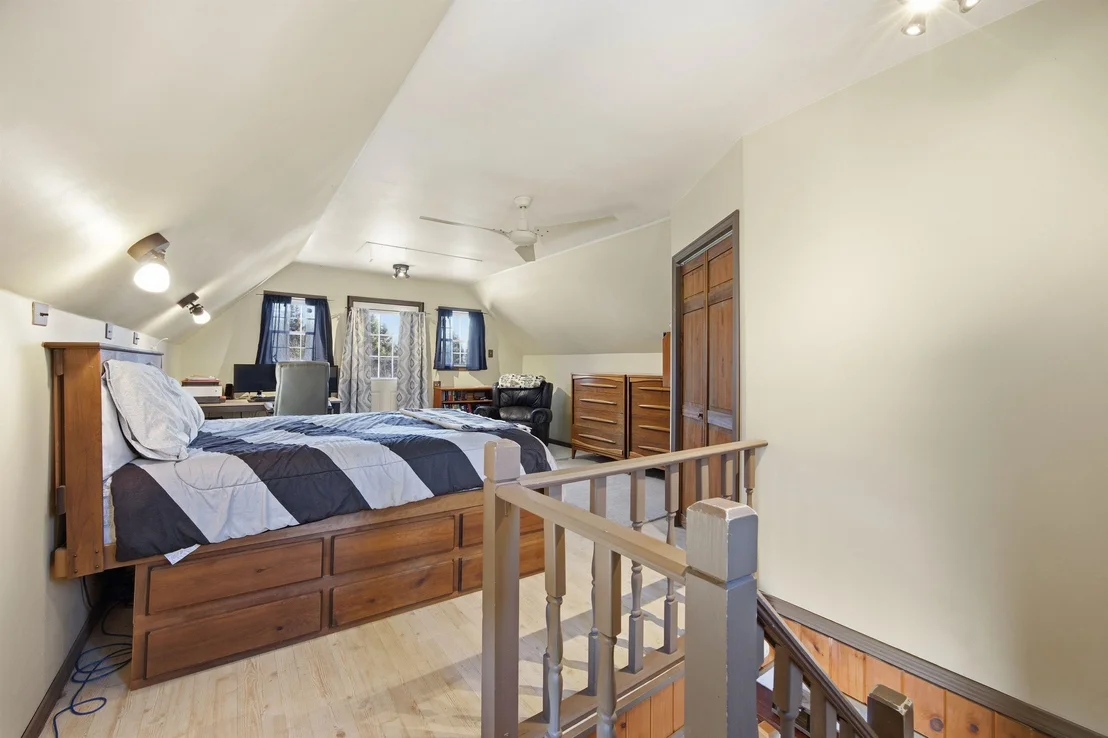 Photo of 3190 Granby