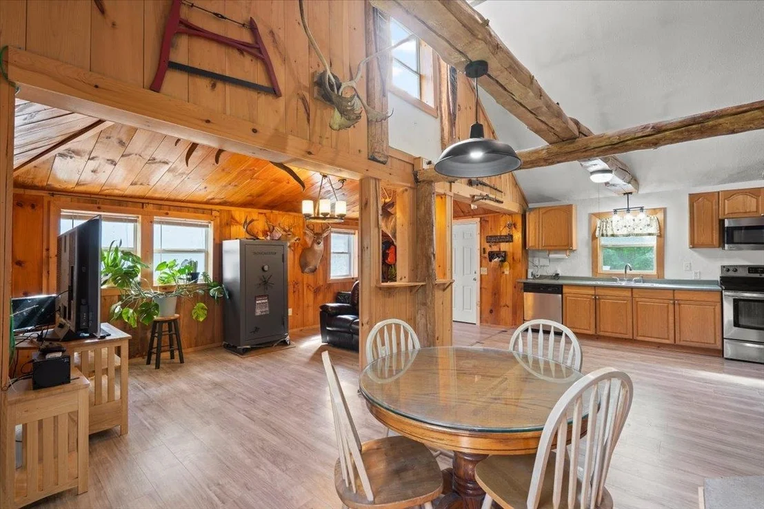 Photo of 3058 Perley