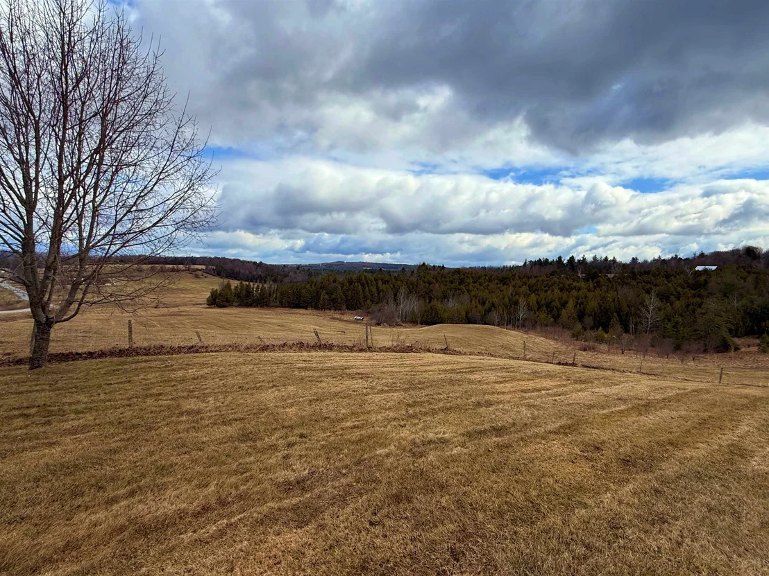 Photo of 2570 Maple Hill