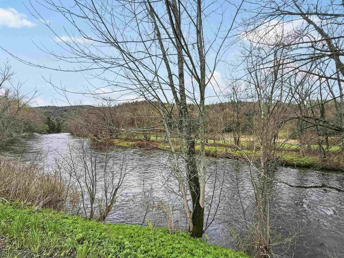 Photo of 347 River