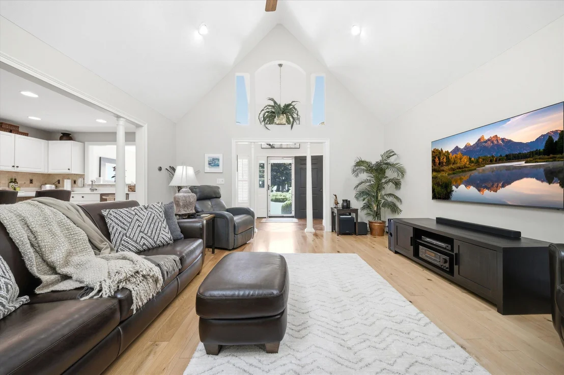 Photo of 9 Danforth