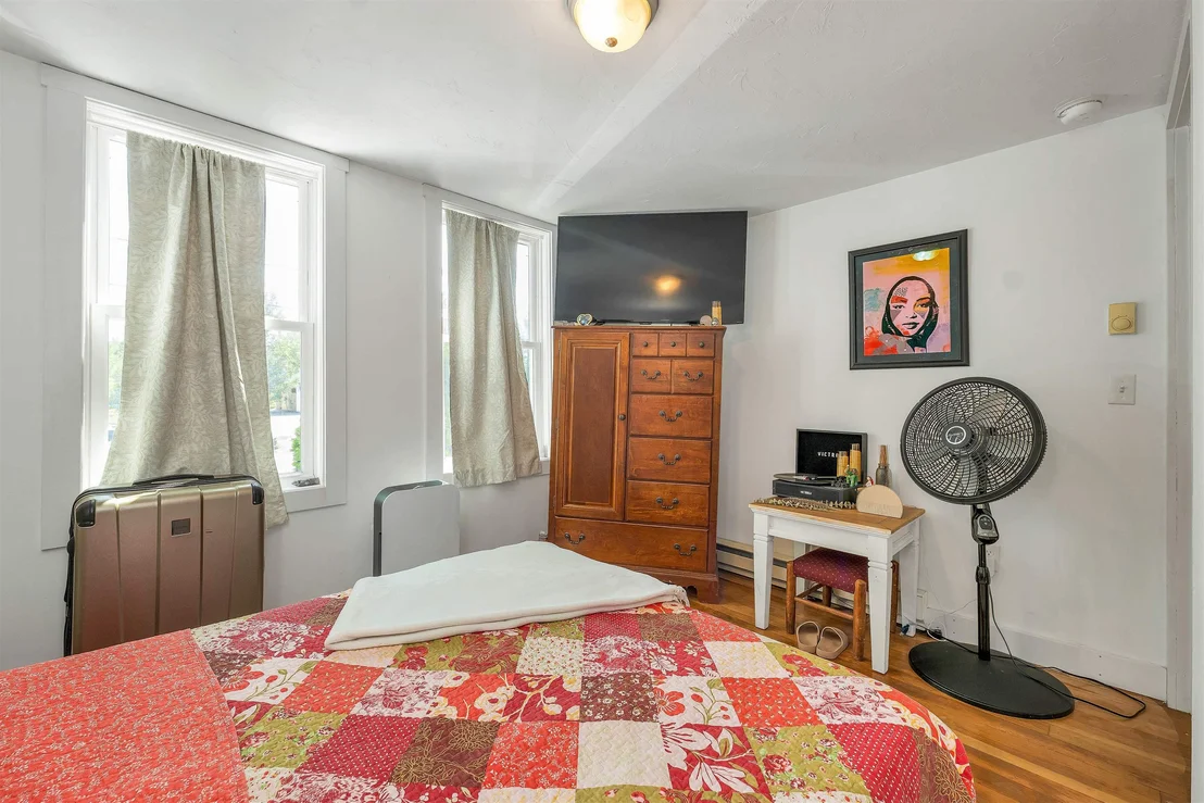 Photo of Unit E at 328 Daniel Webster
