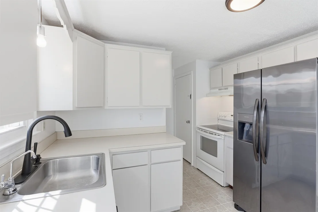 Photo of Unit L at 17 Juniper