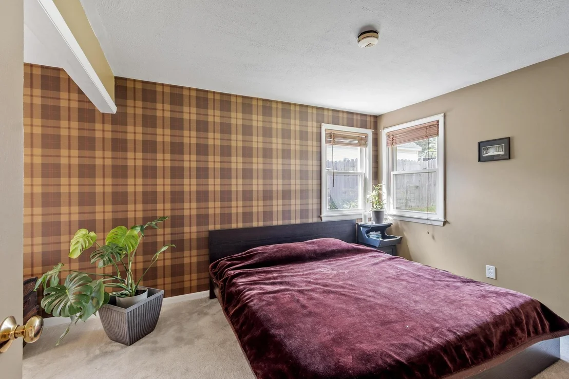 Photo of 654 Daniel Webster
