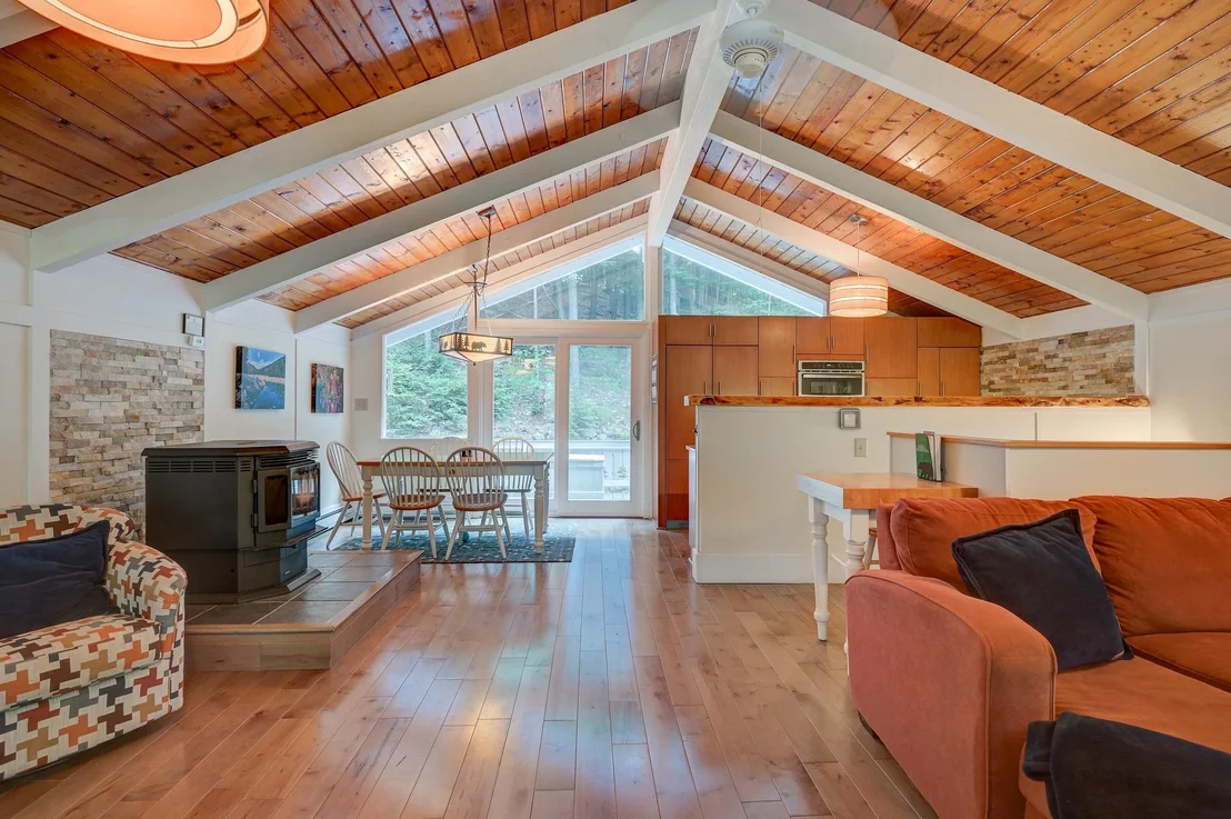 Photo of 400 Rolling Ridge