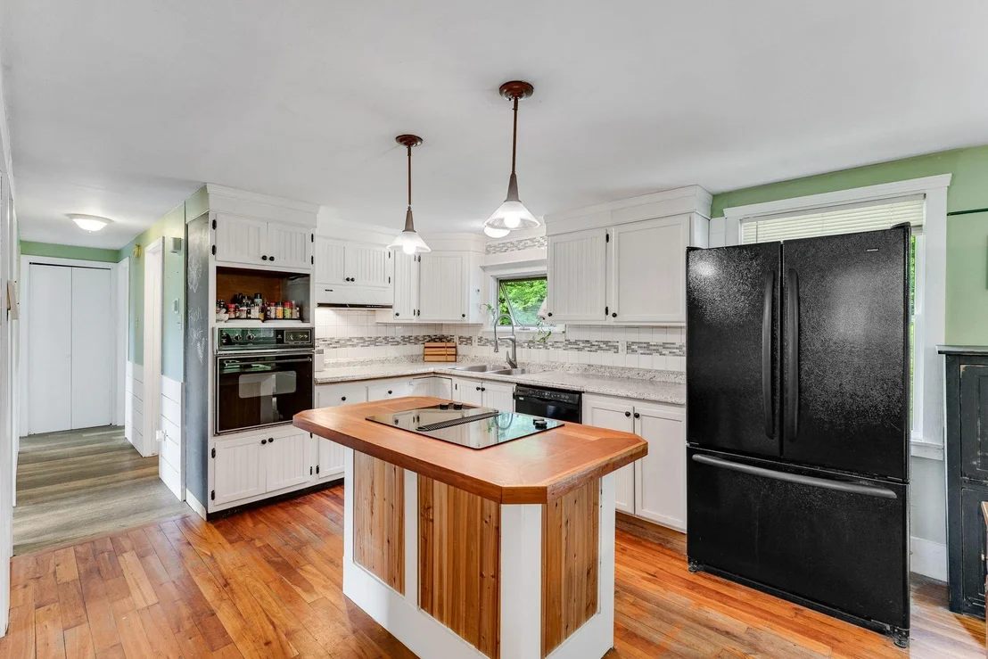 Photo of 387 Foote Brook