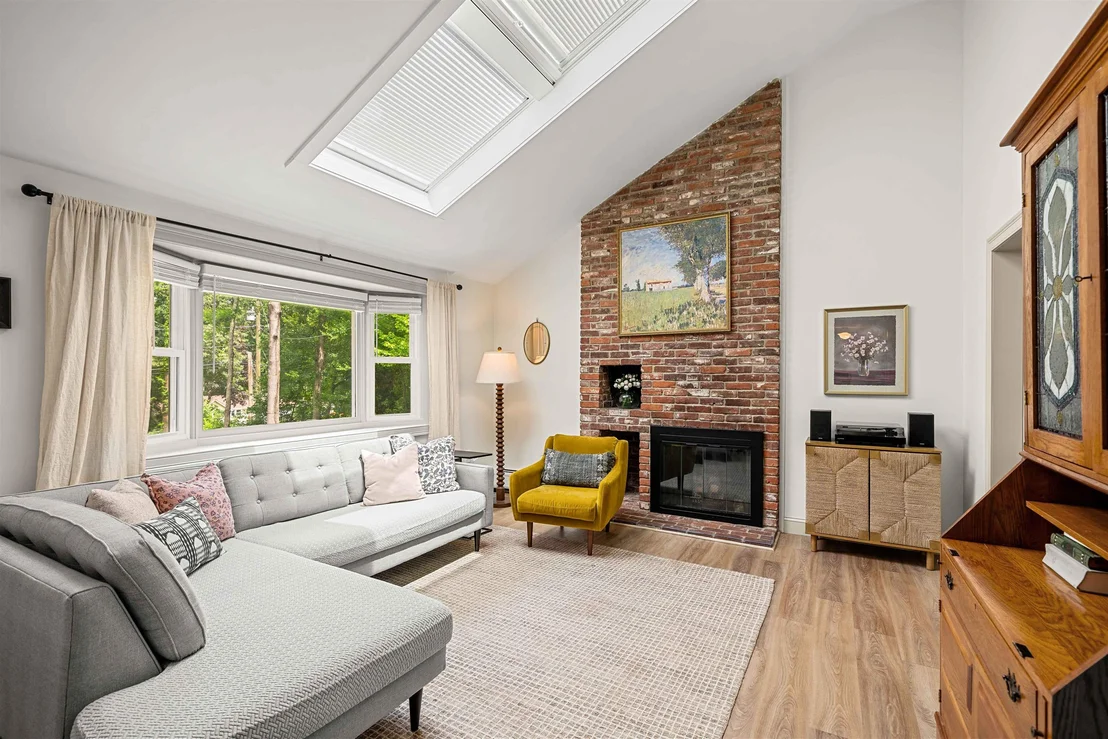 Photo of 20 Hawkview