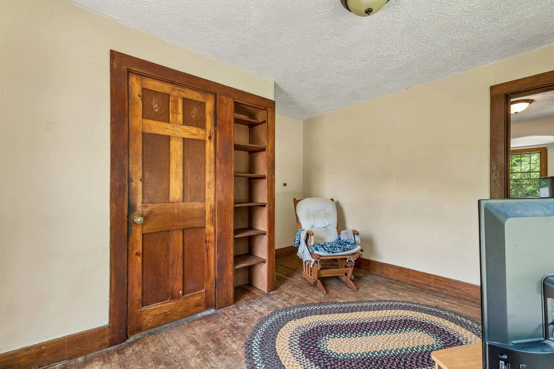 Photo of 652 West Side