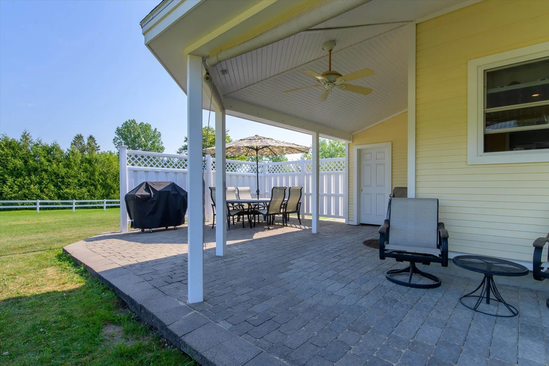Photo of 2291 Bronson