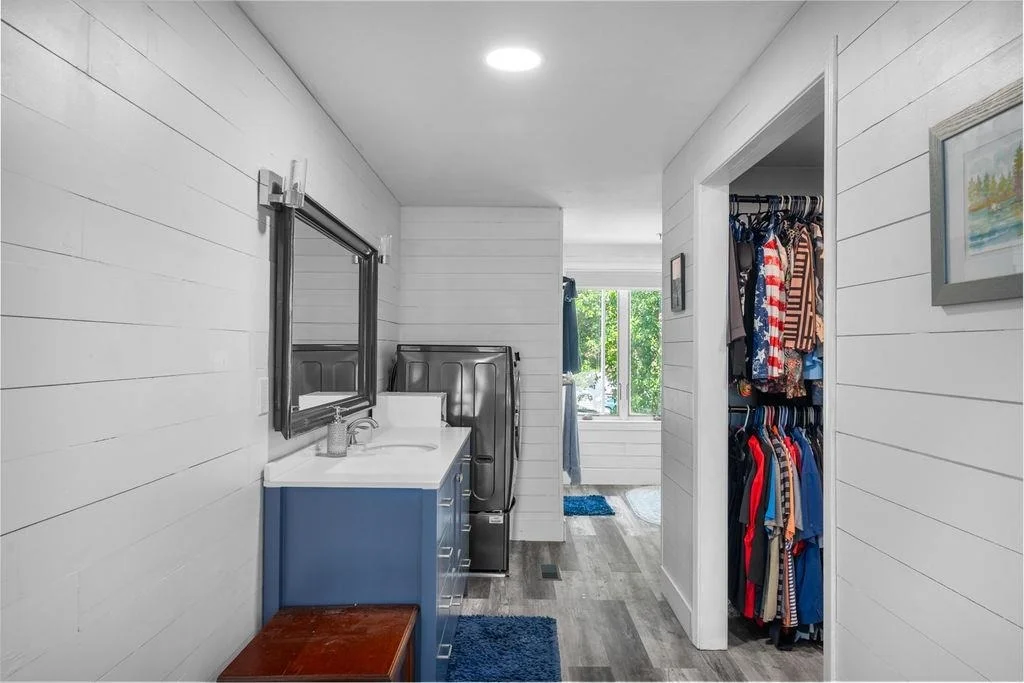 Photo of Unit 5 at 989 Ocean