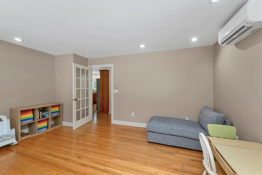 Photo of 37 Allen