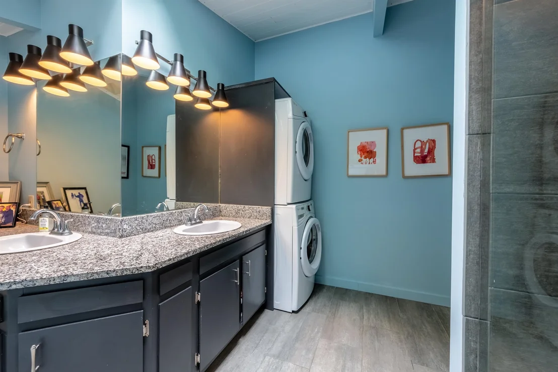 Photo of 477 Morgan