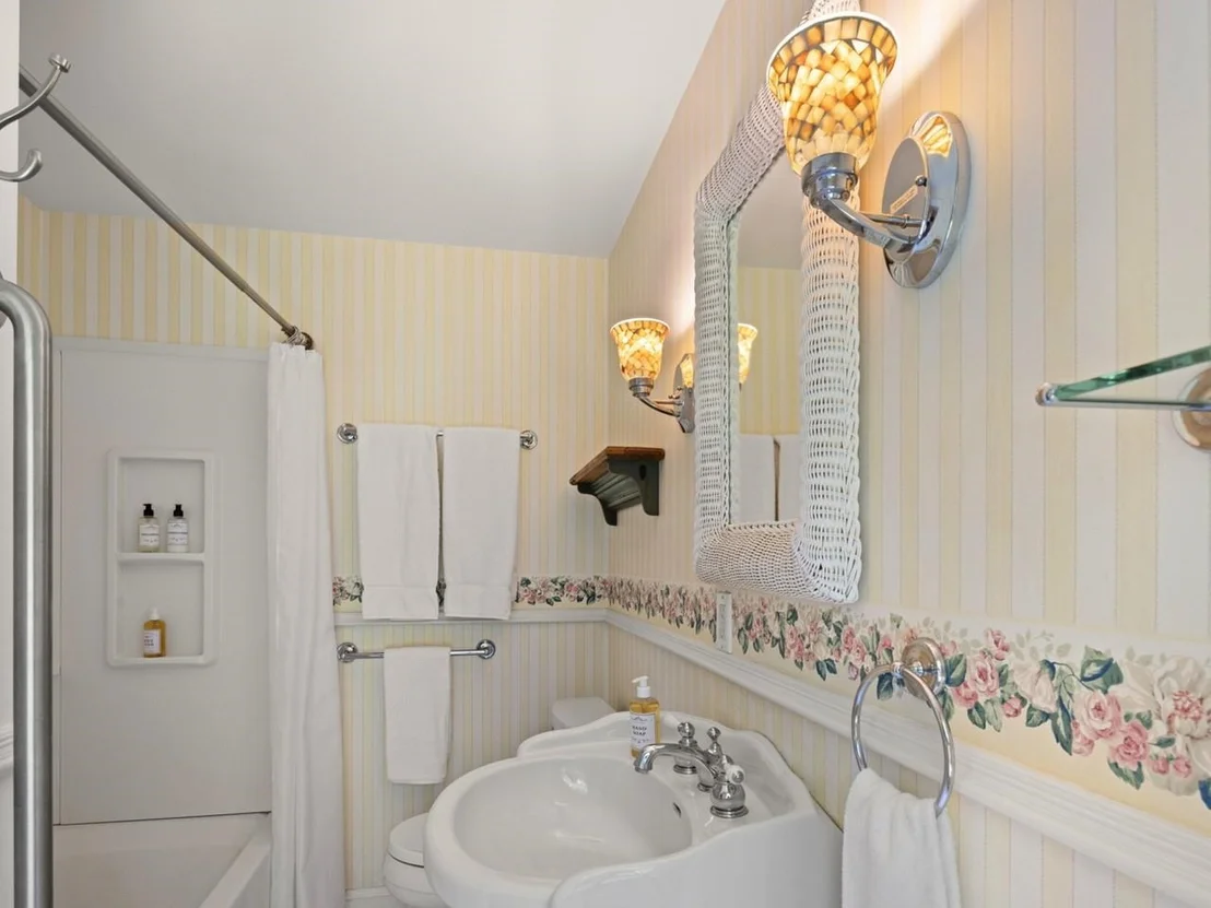 Photo of 5347 Shelburne