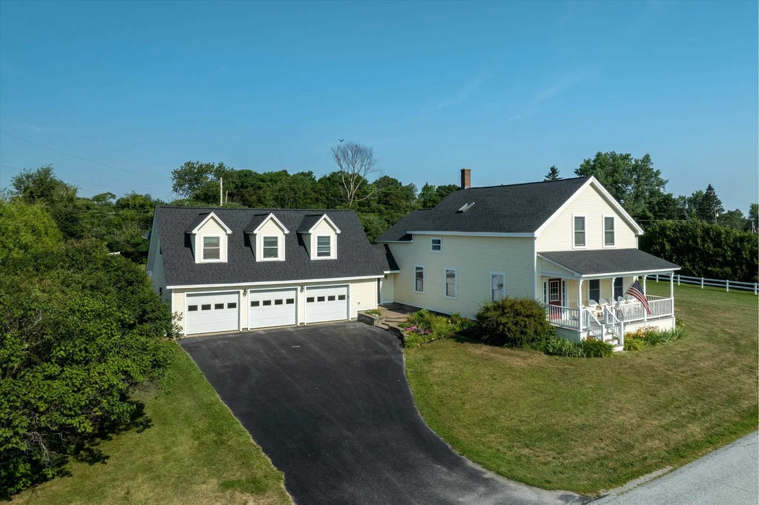 Photo of 2291 Bronson