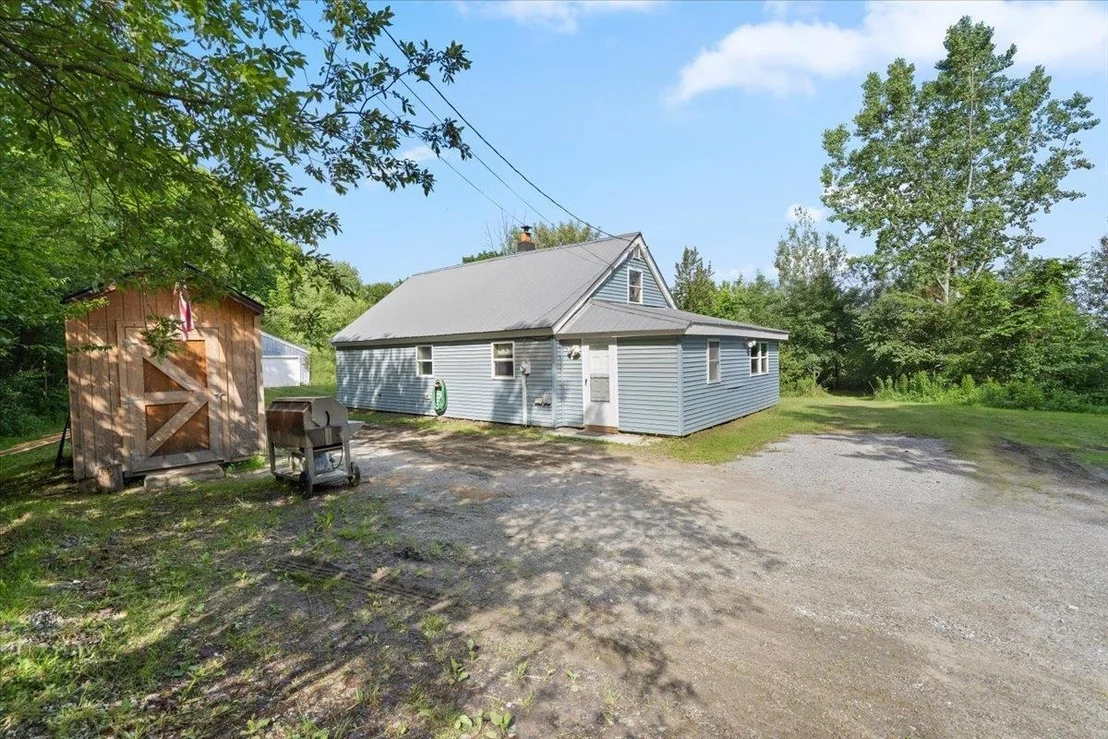 Photo of 3058 Perley
