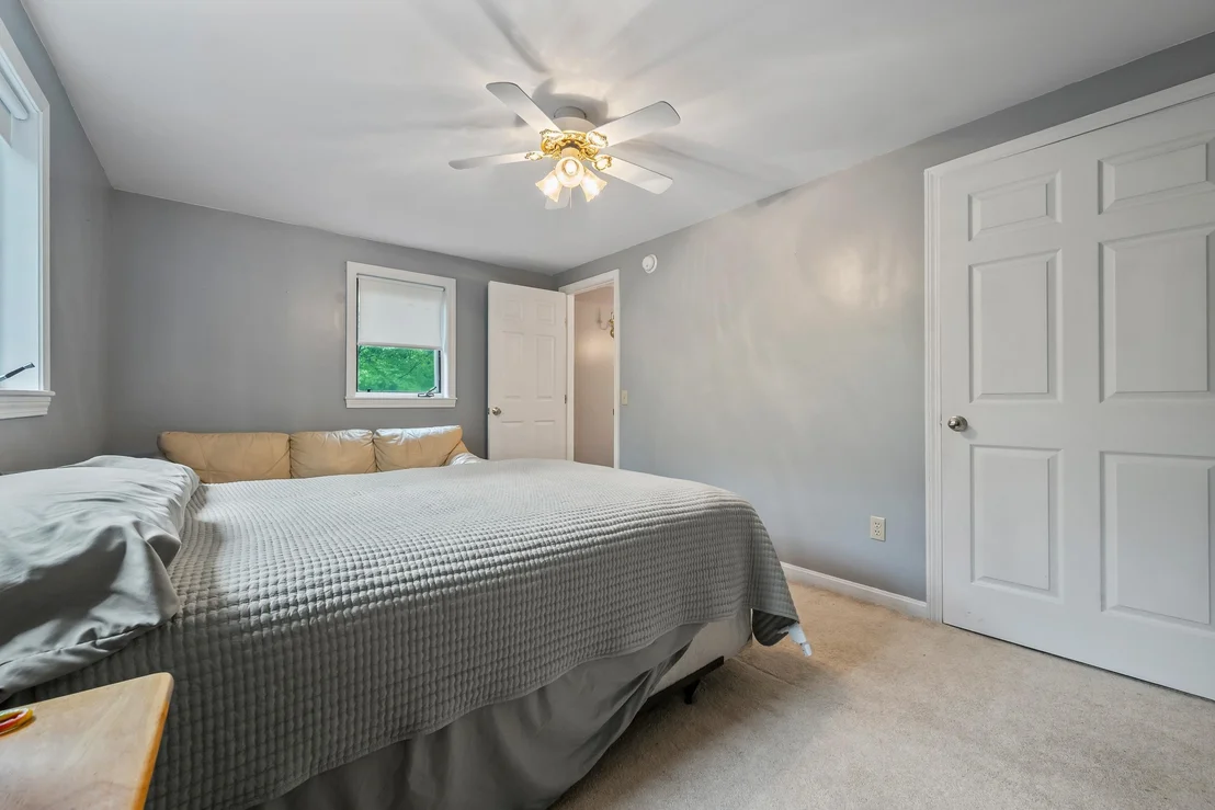 Photo of 100 Colonial