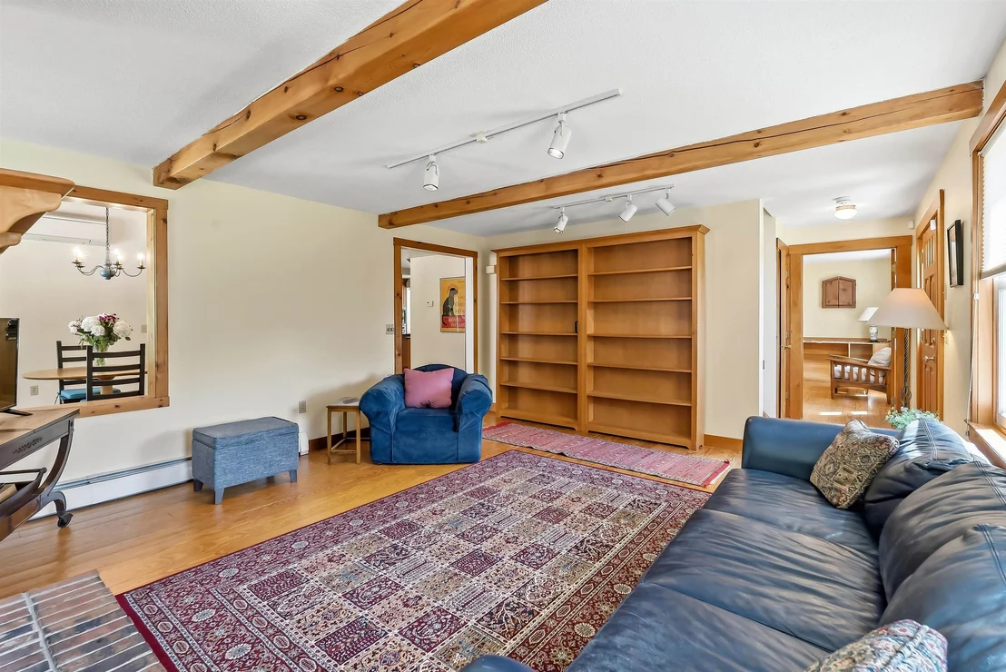 Photo of 1087 County