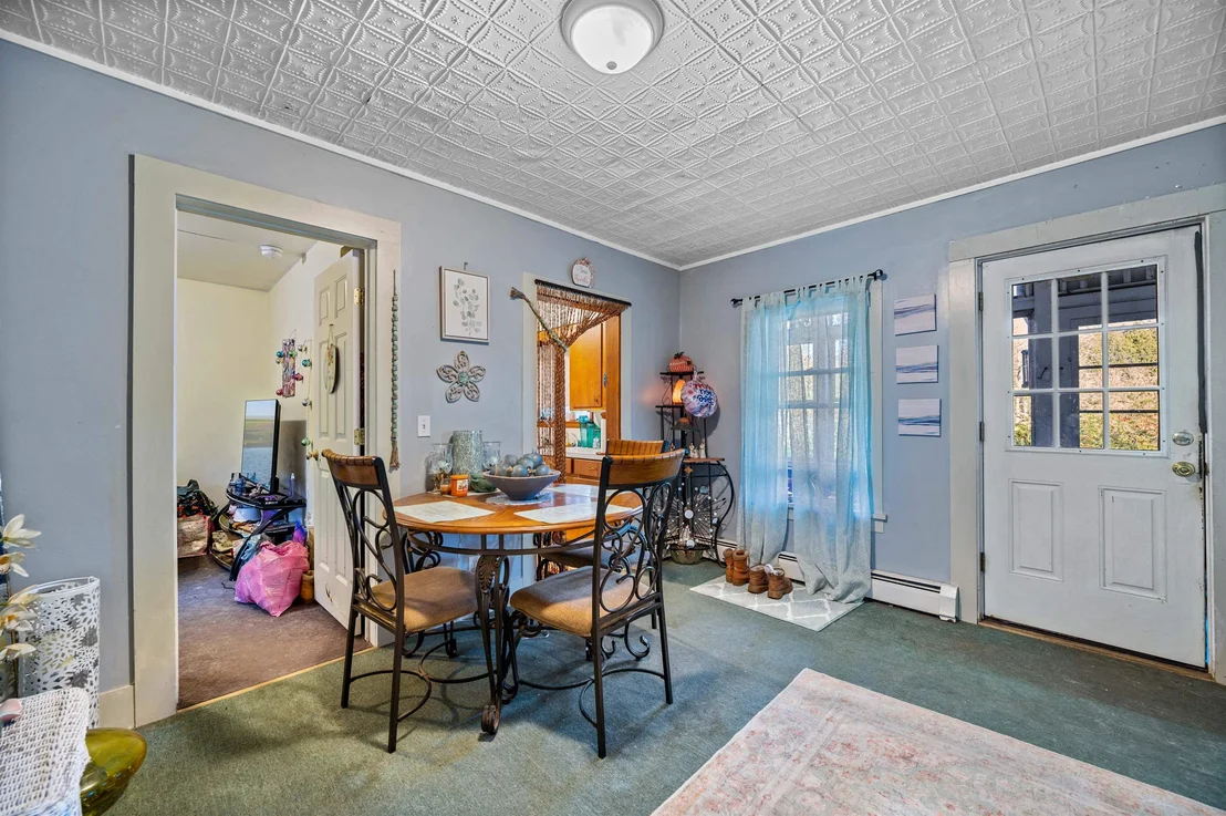Photo of 21 River Road W