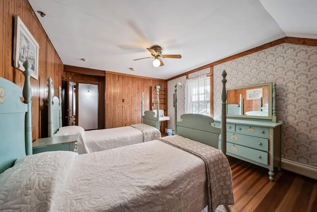 Photo of 28 Pine Colony