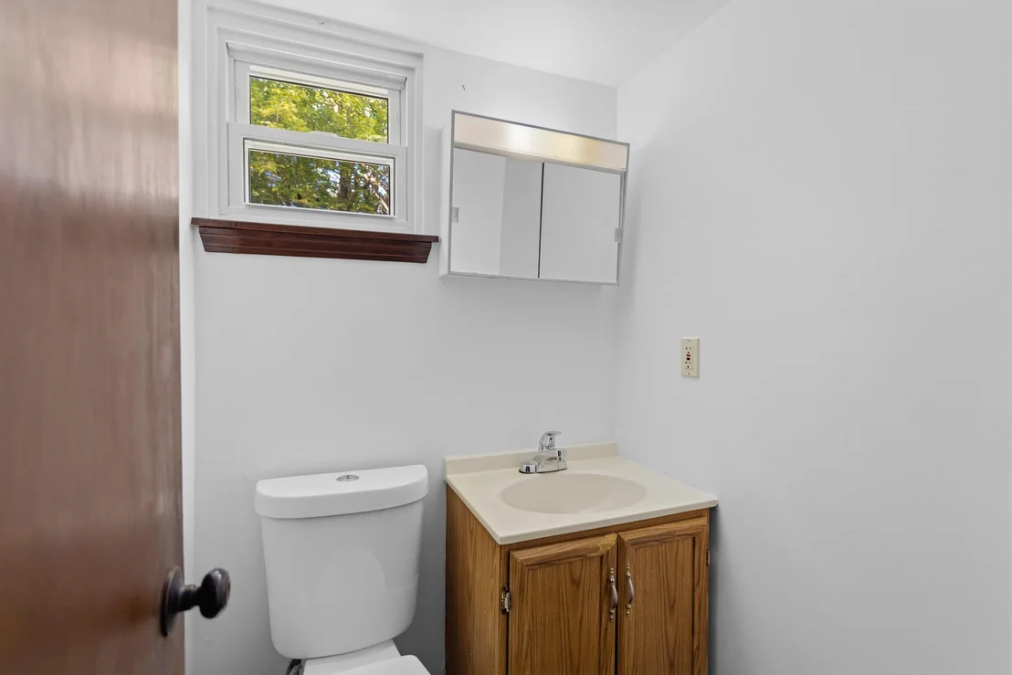 Photo of Unit UNITLUNITR at 31 Juniper