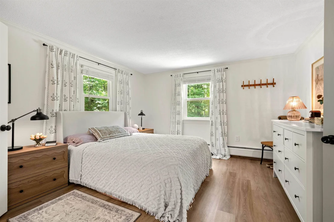 Photo of 20 Hawkview