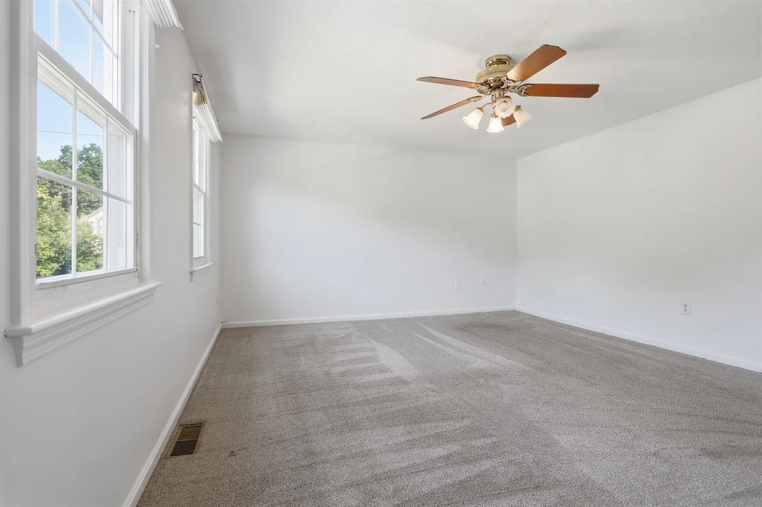 Photo of Unit L at 17 Juniper