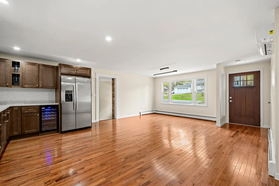 Photo of 6 Colonial