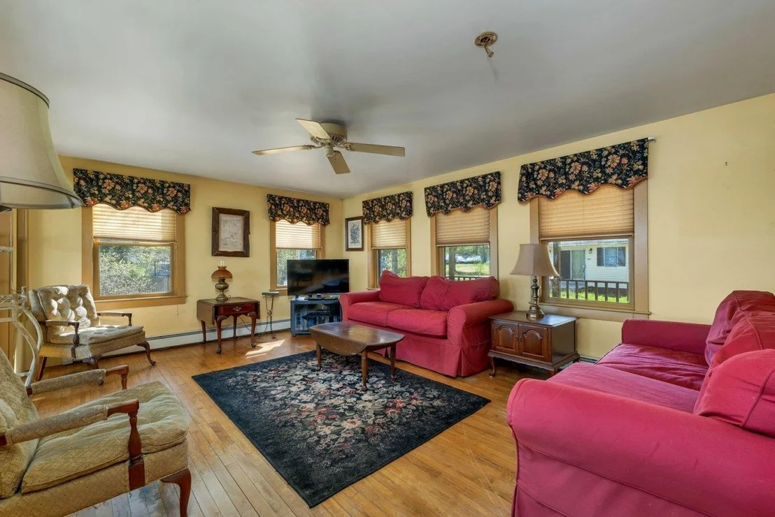 Photo of 24 Gillis