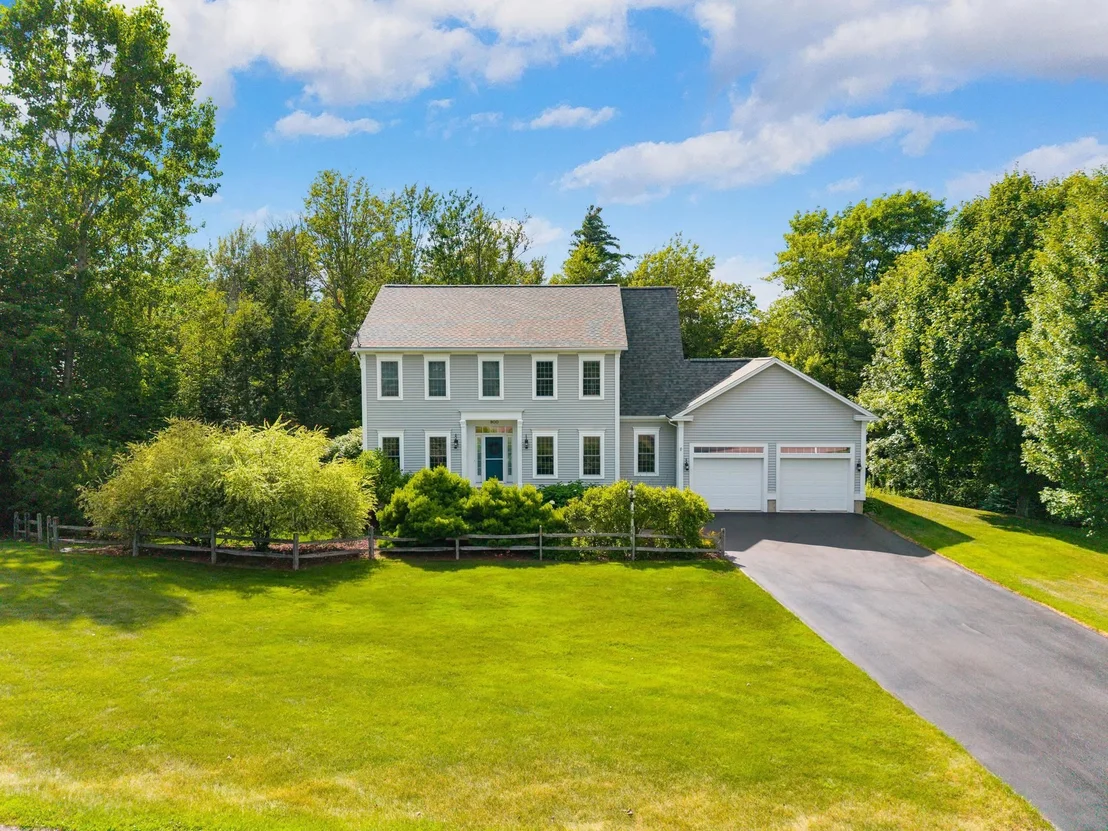 Photo of 900 Ledgewood