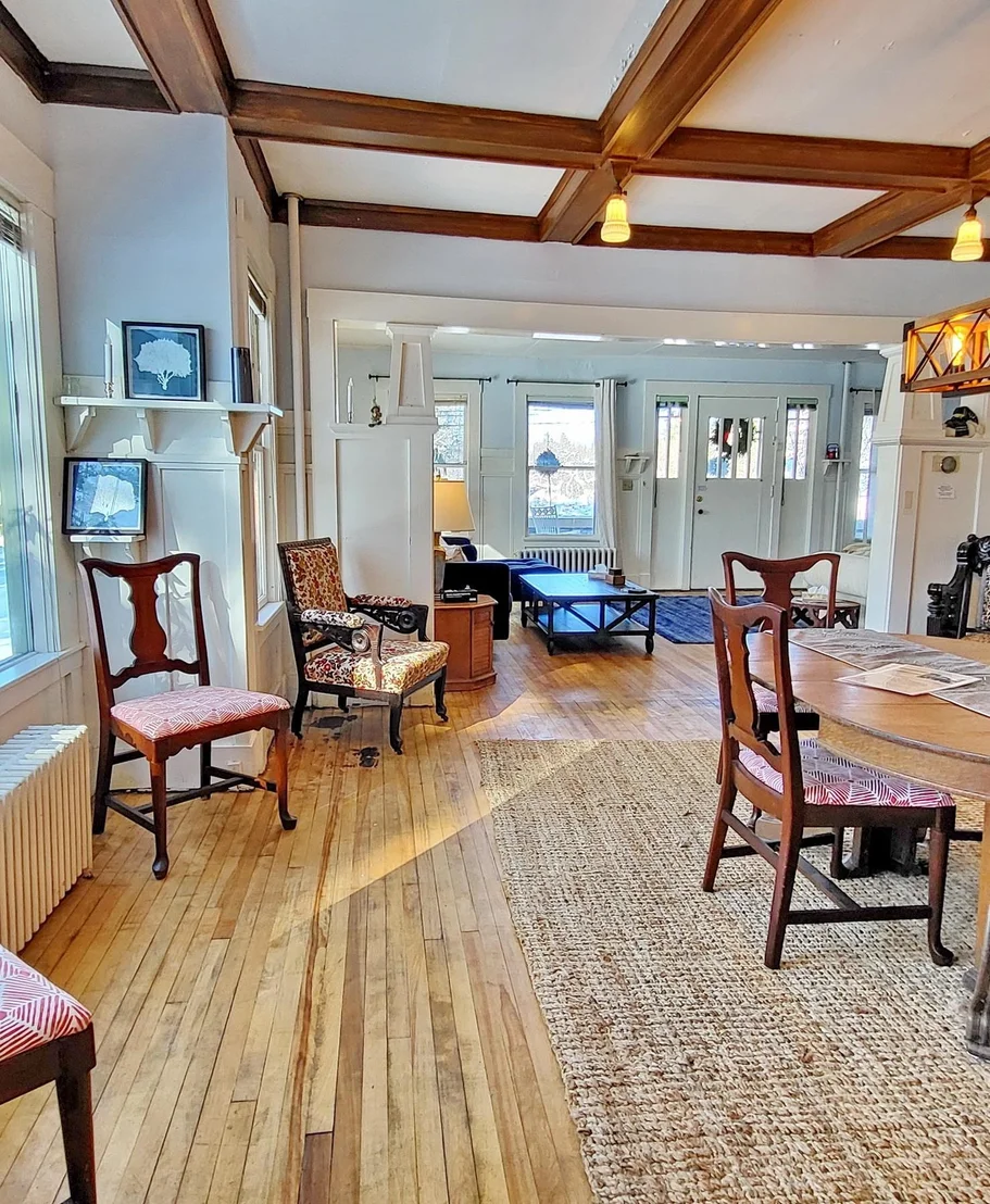 Photo of 2480 Main
