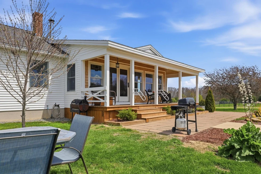 Photo of 557 South Barnstead