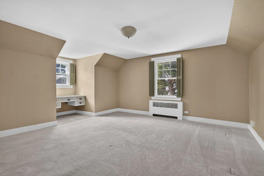 Photo of 831 Maple