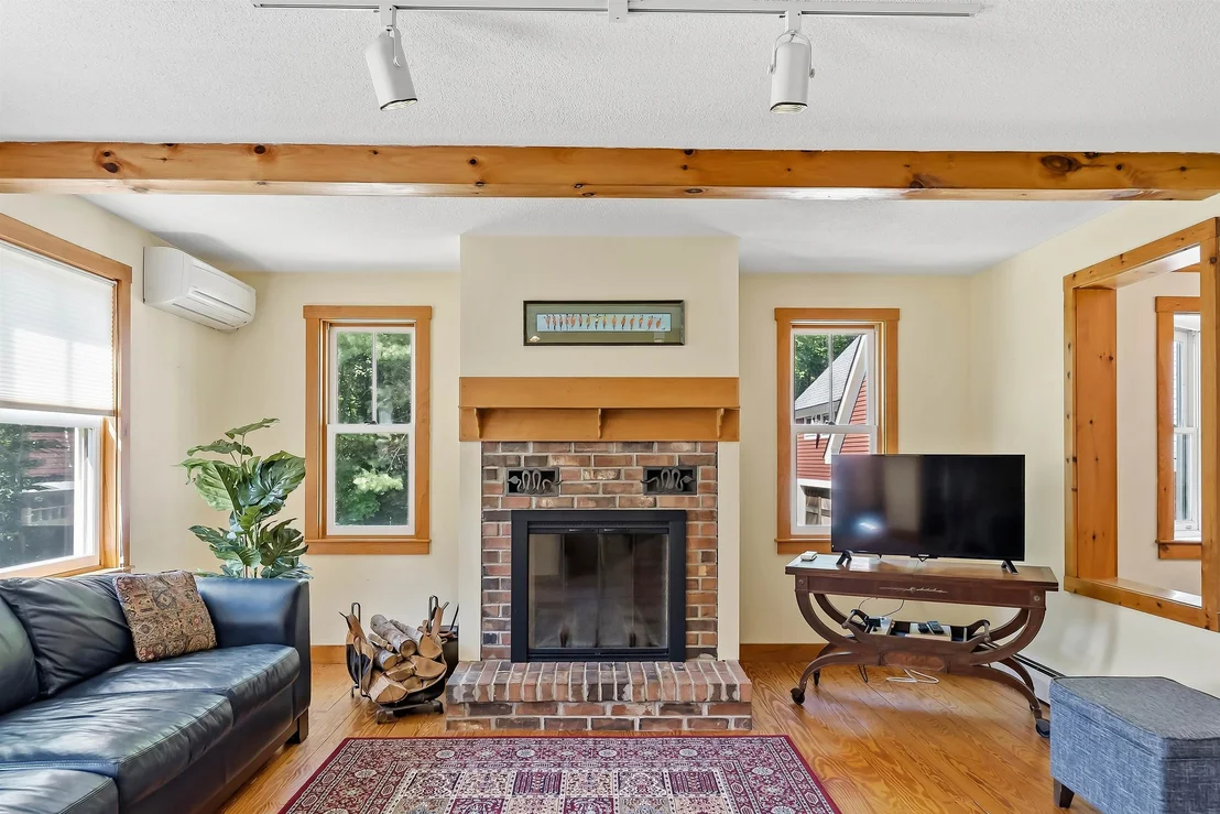 Photo of 1087 County