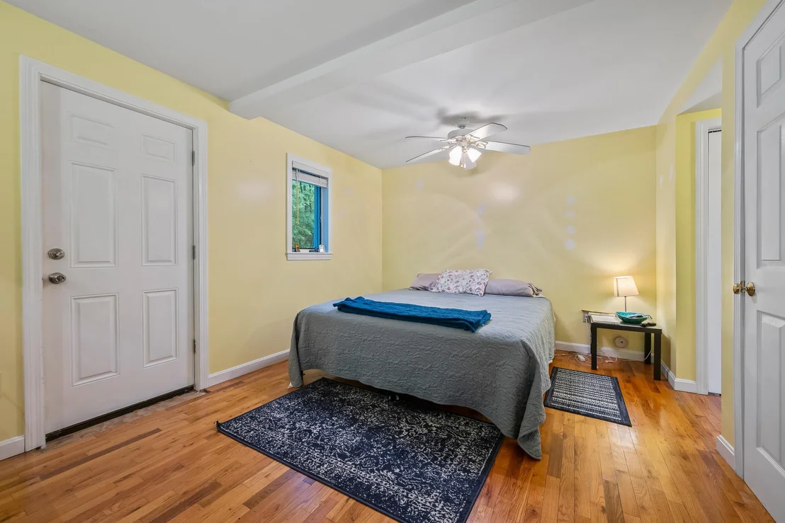 Photo of 100 Colonial