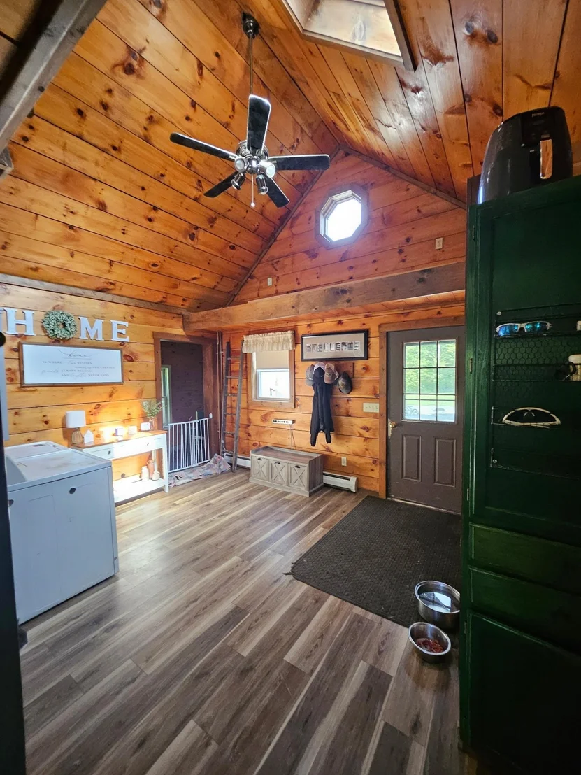 Photo of 731 Howard Hill