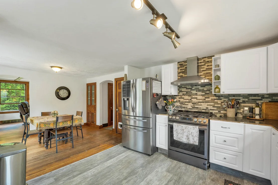 Photo of 652 West Side