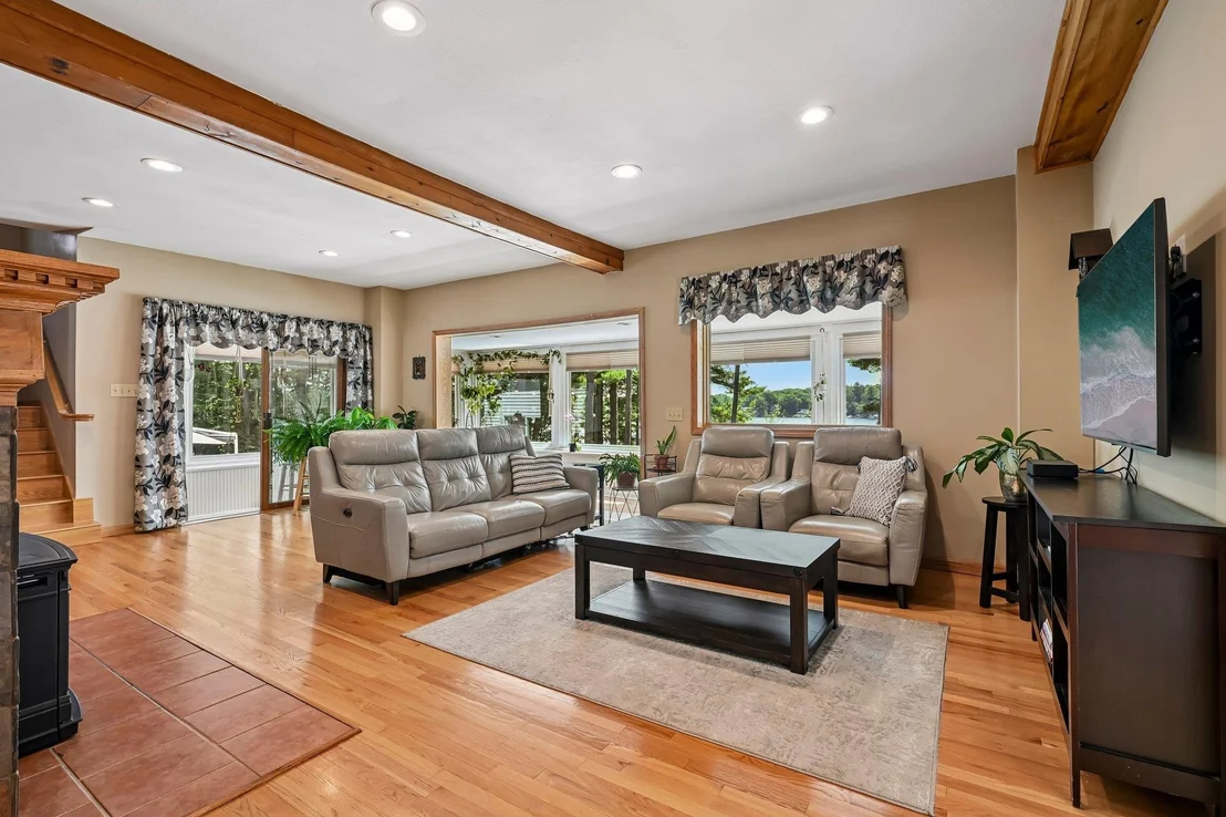 Photo of 76 Holts Point
