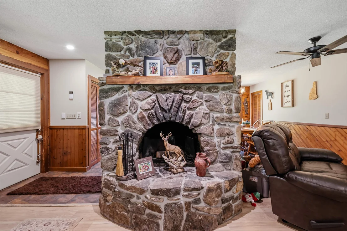 Photo of 162 South Lunenburg