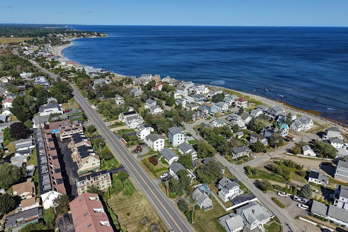 Photo of Unit 27 at 989 Ocean